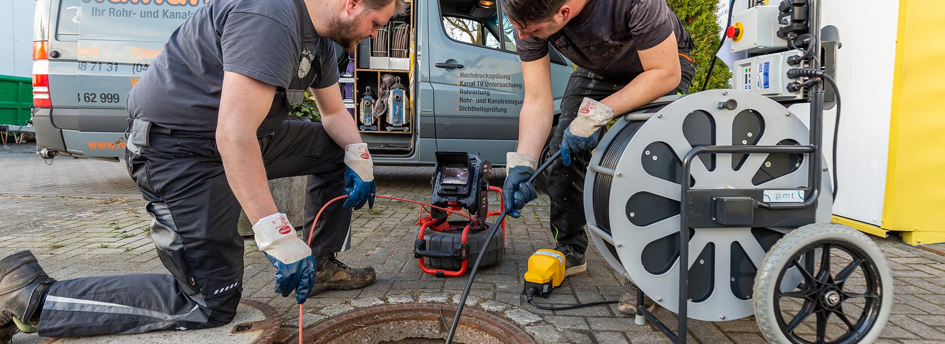 Das Team von Kanal Harry bei der Kanalarbeit